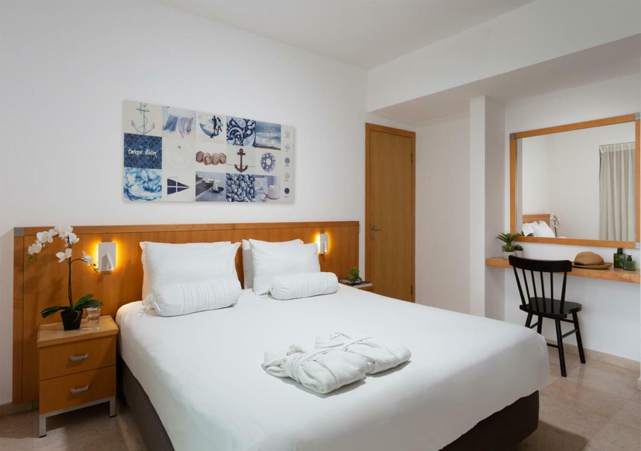 Aparthotel Okeanos On The Beach Herzelia Kültér fotó