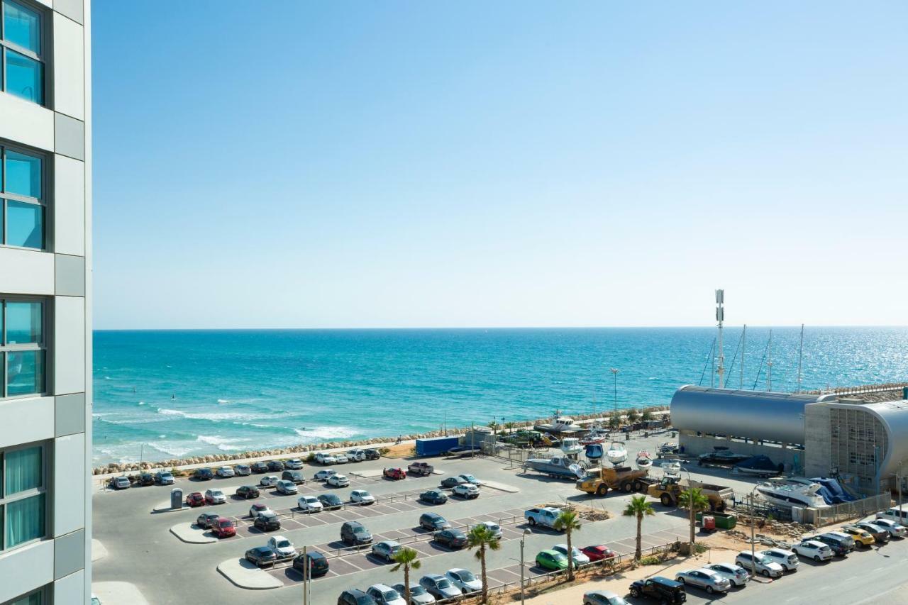 Aparthotel Okeanos On The Beach Herzelia Kültér fotó